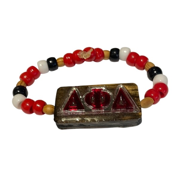 Delta Phi Delta AKA Sorority Paraphernalia Greek Red White Black Beaded Bracelet - Picture 1 of 4